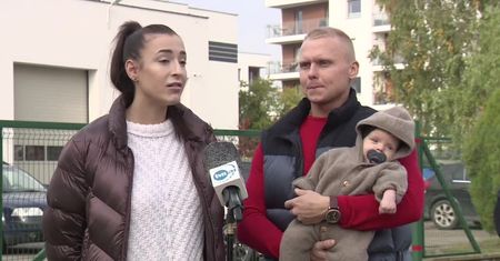 Strażacy z Gdańska uratowali niemowlę. Rodzice przybiegli z nim do remizy.