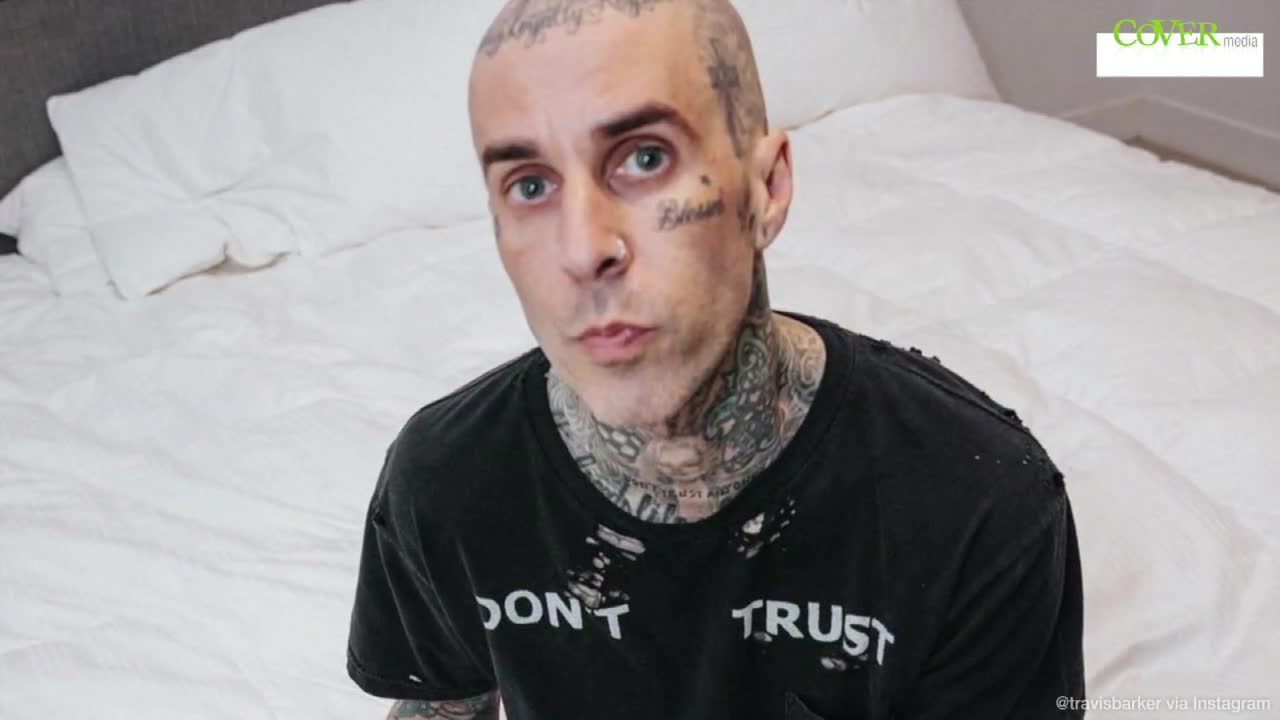 Travis Barker rzucił zażywanie leków na receptę po tym, jak przeżył katastrofę samolotu.