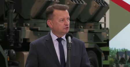 “Wojsko Polskie staje się coraz silniejsze”. Szef MON podpisał umowę na dostawy pojazdów minowania narzutowego Baobab-K