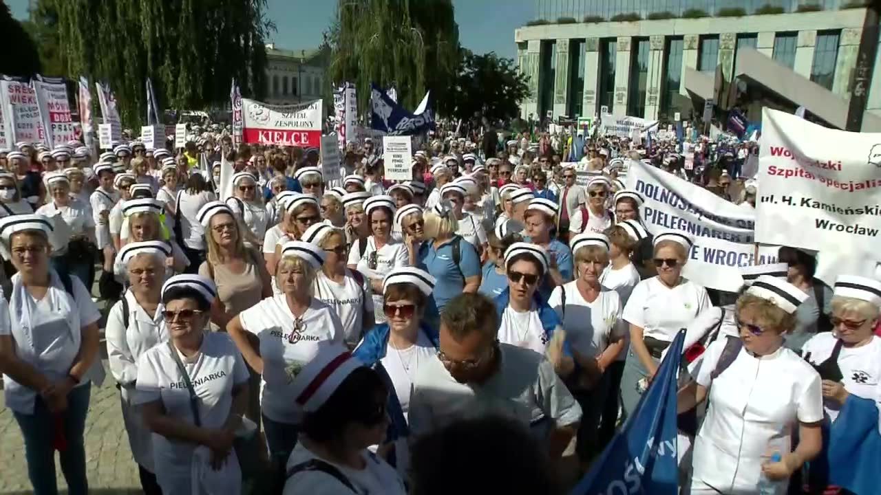 Rozpoczął się protest medyków w Warszawie. Przejdą pod Kancelarię Premiera