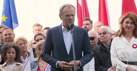 Odsłonięcie muralu “Konstytucja” w Warszawie. “3 maja będziemy głośno krzyczeć, że konstytucja to coś, czego władza powinna przestrzegać”