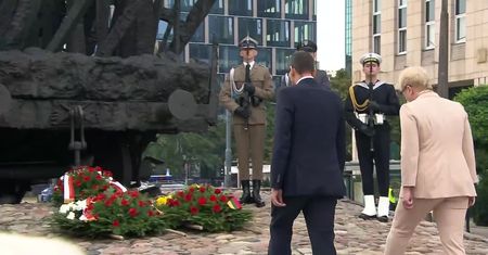 Premierzy Polski i Litwy złożyli kwiaty pod pomnikiem Poległym i Pomordowanym na Wschodzie.