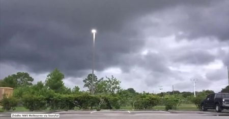 Burza tropikalna Elsa zbliża się do Florydy. Może przynieść tornada i powodzie.