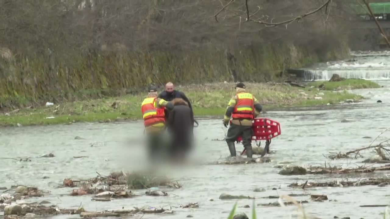 Strażacy z Zakopanego znaleźli w rzece ciało 57-letniej kobiety. Była poszukiwana od dwóch dni.