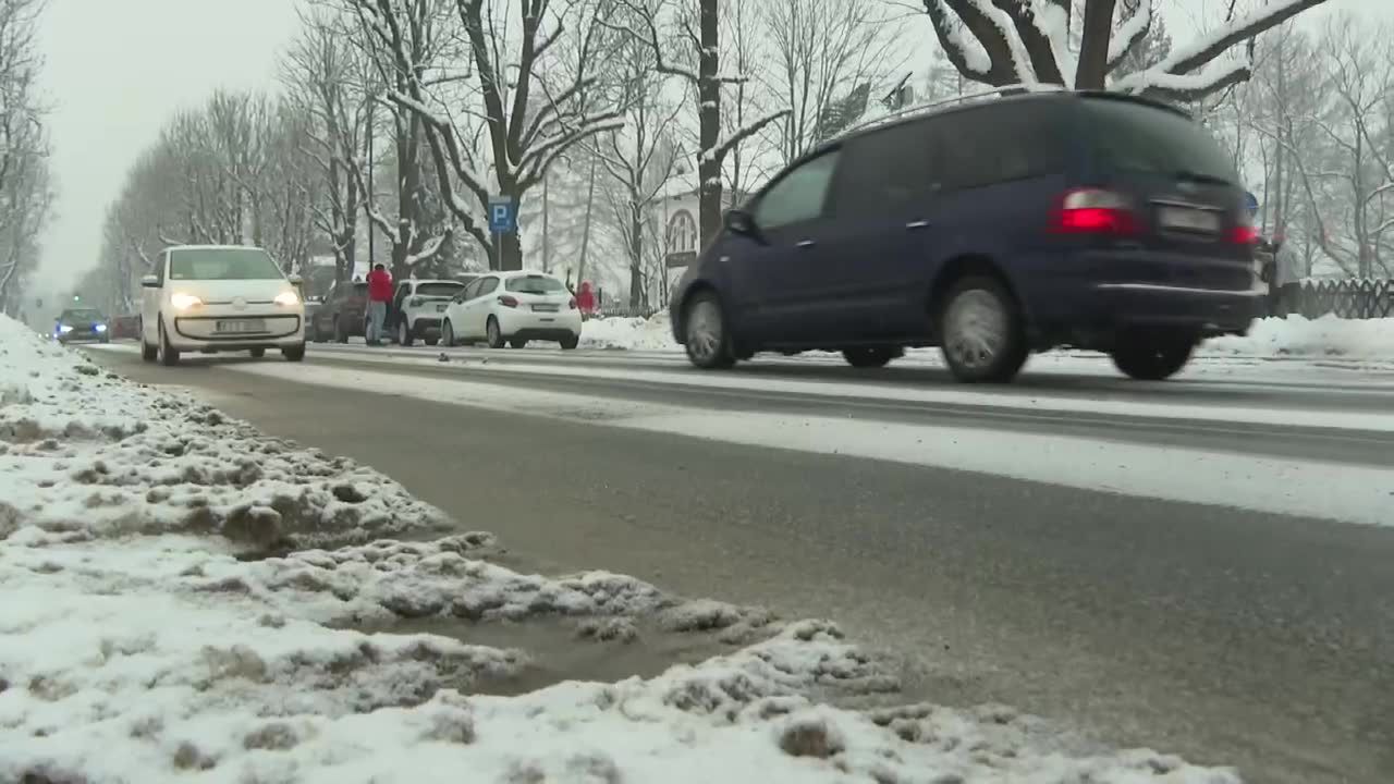Intensywne opady śniegu na południu kraju. Korki na Zakopiance