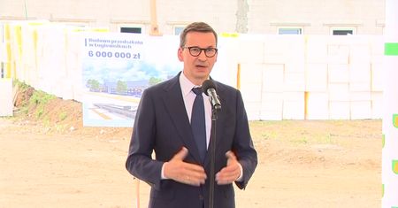 Premier ponawia apel o ocieplanie budynków. “Na rynku są wąskie gardła, ale mamy niskie bezrobocie”