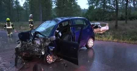 Tragiczny wypadek na drodze pod Sulejowem. Nie żyje jedna osoba, a trzy są ranne