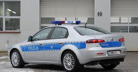 Policyjnym radiowozom odpadają koła