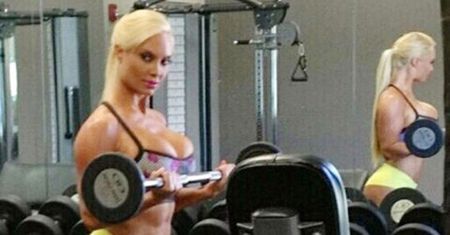 Coco Austin ma drabinkę na brzuchu!