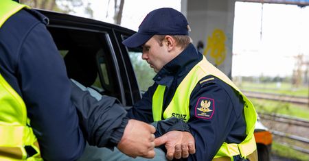 Dwaj mieszkańcy Lublińca ujęci za dewastację wiaduktu kolejowego