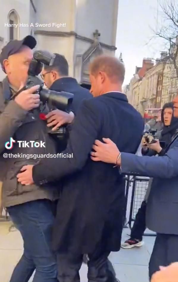 Książę Harry vs fotoreporter (fot. TikTok)
