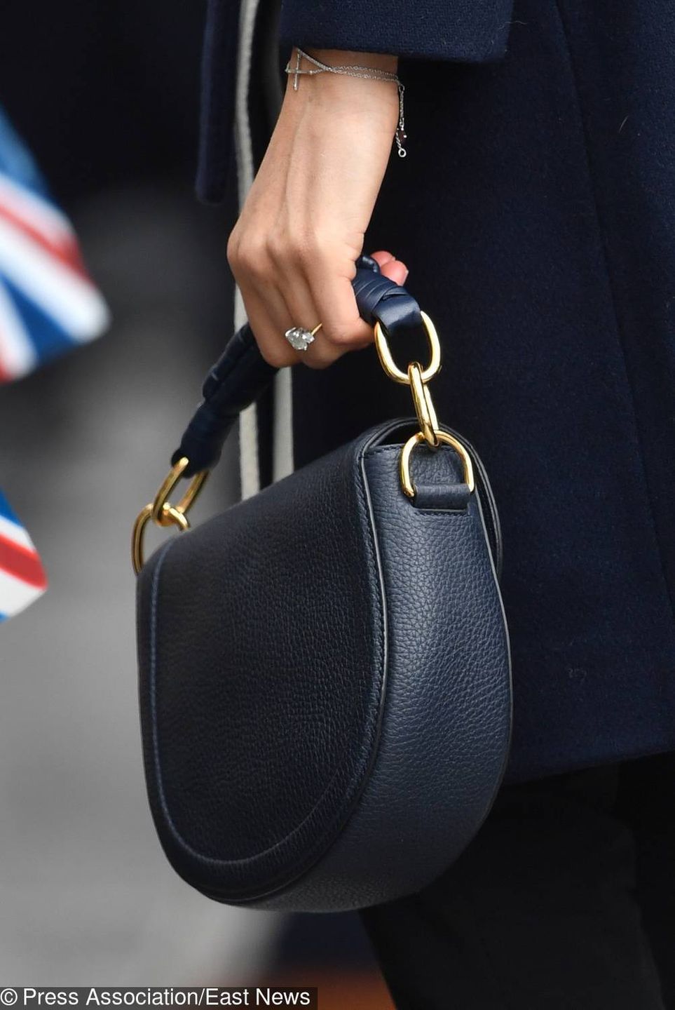 Meghan Markle – bransoletka z krzyżykiem