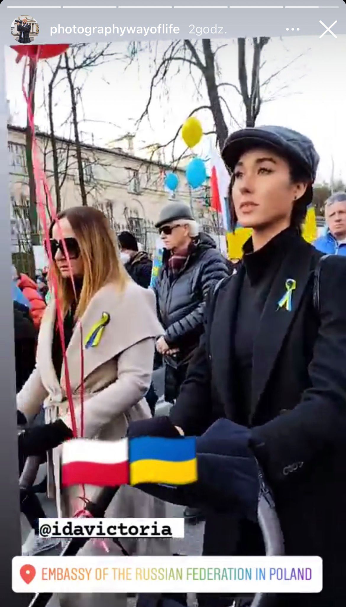 Joanna Kurska i Ida Nowakowska na marszu przeciw wojnie