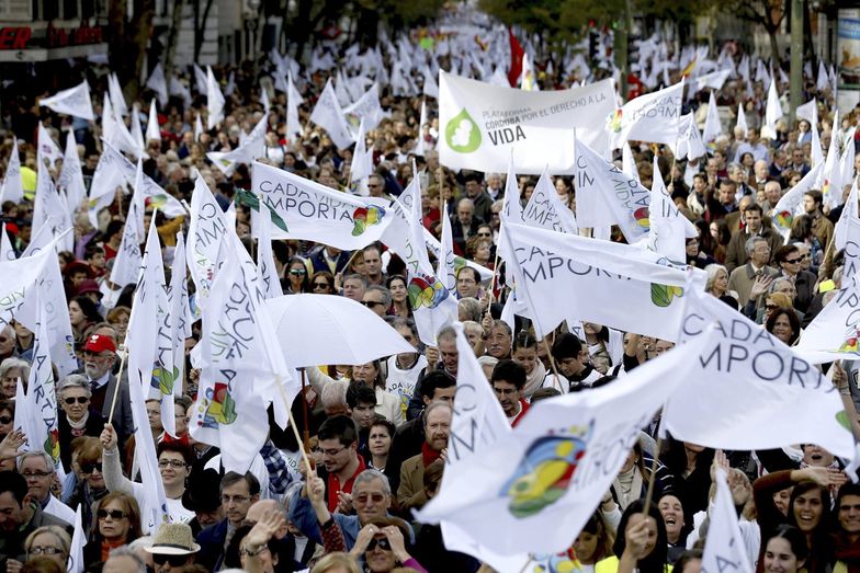Manifestacja przeciwników aborcji w Madrycie. Tysiące ludzi na ulicach