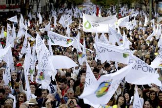 Manifestacja przeciwników aborcji w Madrycie. Tysiące ludzi na ulicach