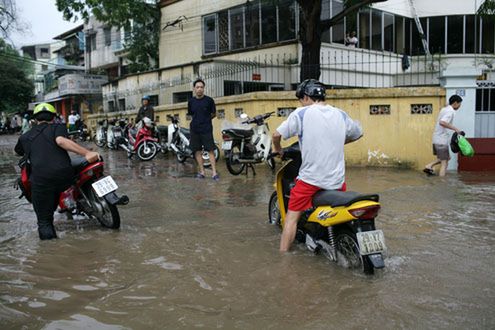 Twitter i Facebook pomagają ofiarom powodzi na Filipinach