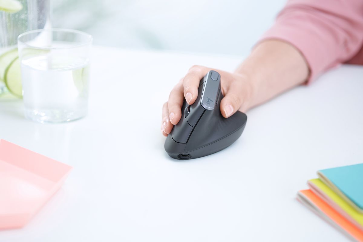 Logitech MX Vertical – ergonomiczna mysz, dzięki której unikniesz problemów z nadgarstkiem 2