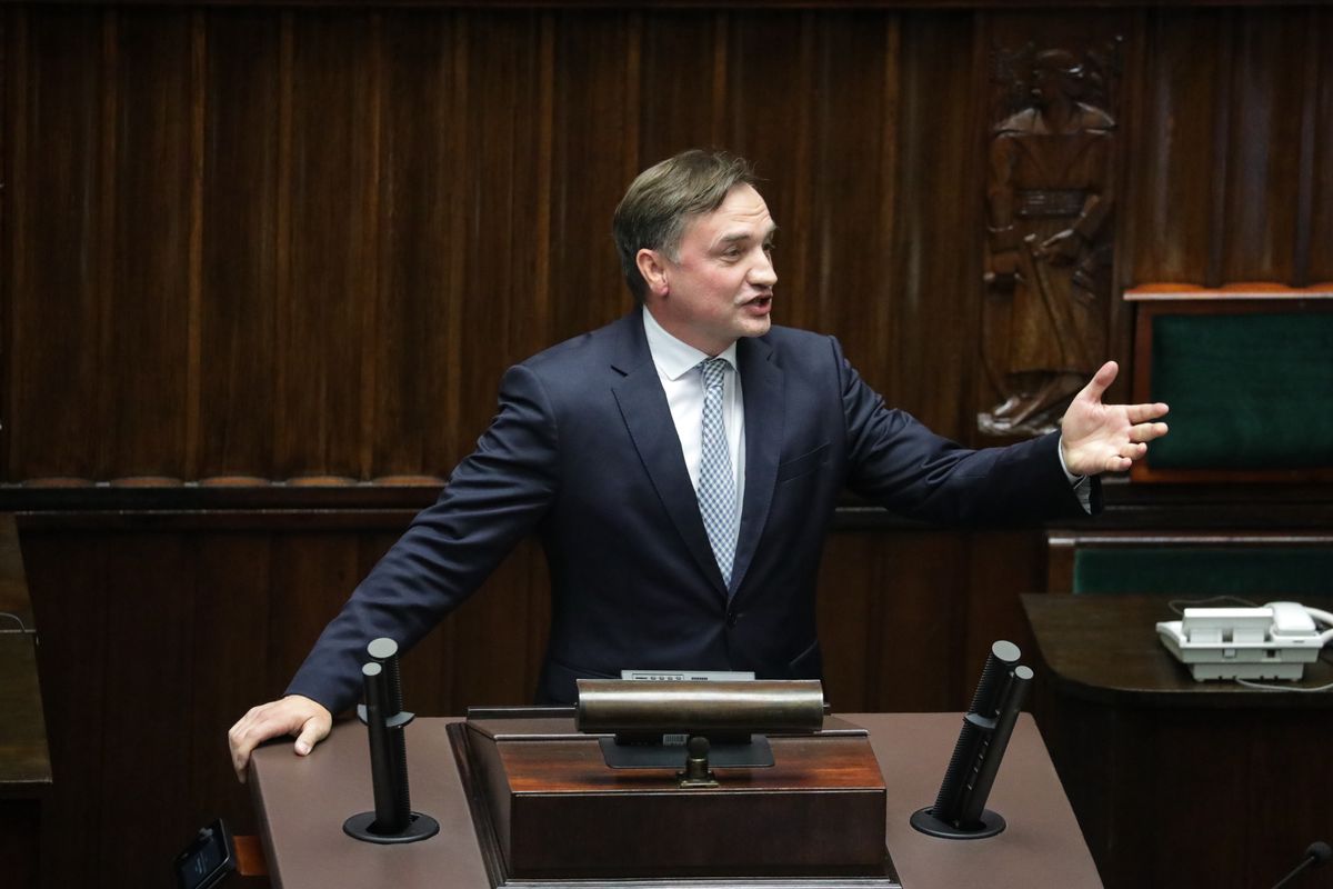 Zbigniew Ziobro w Sejmie, w trakcie posiedzenia inaugurującego X kadencję parlamentu jesienią 2023 roku