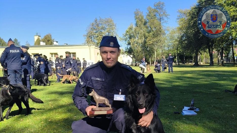 ł. asp. Michał Szczesiak i pies TAG