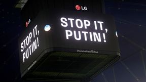"Stop it, Putin". Minuta ciszy na stadionie we Frankfurcie przed meczem Bayernu