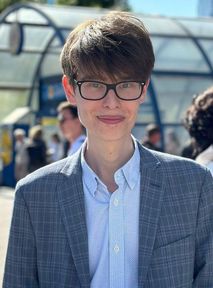 Oskar Szafarowicz własną piersią broni krzyża. "Zawsze noszę przy sobie"