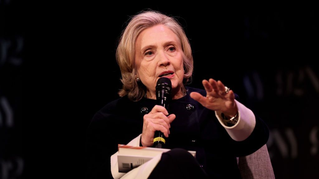 Hillary Clinton odcina się od Epsteina