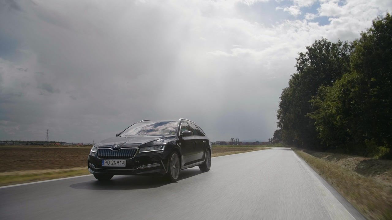 Test nowej hybrydy Škoda Superb iV WP Moto