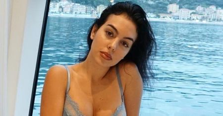 Georgina Rodriguez wyciska siódme poty na siłowni i eksponuje wyćwiczone pośladki