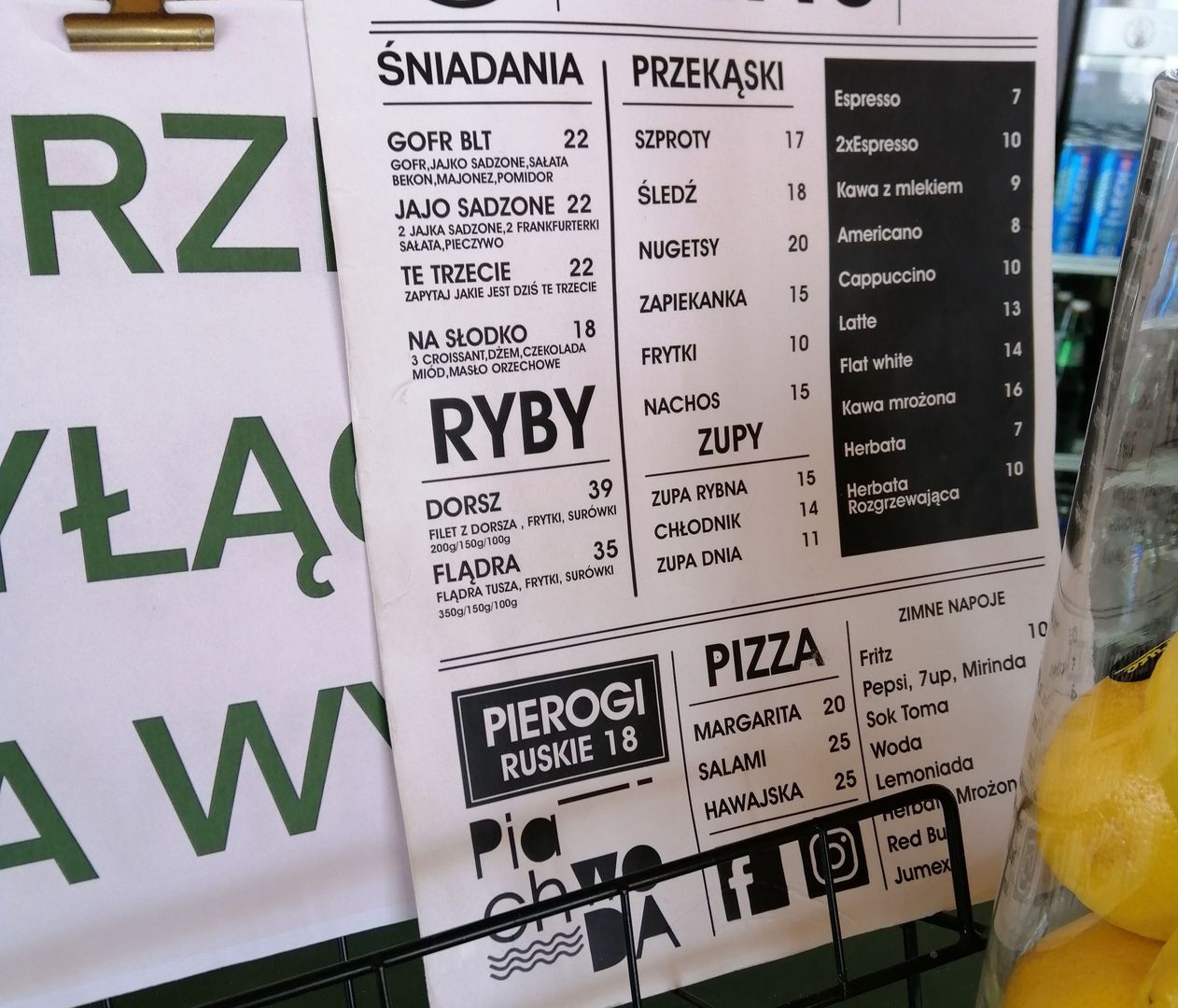 Przykładowe menu z daniami rybnymi w jednej z restauracji na plaży.