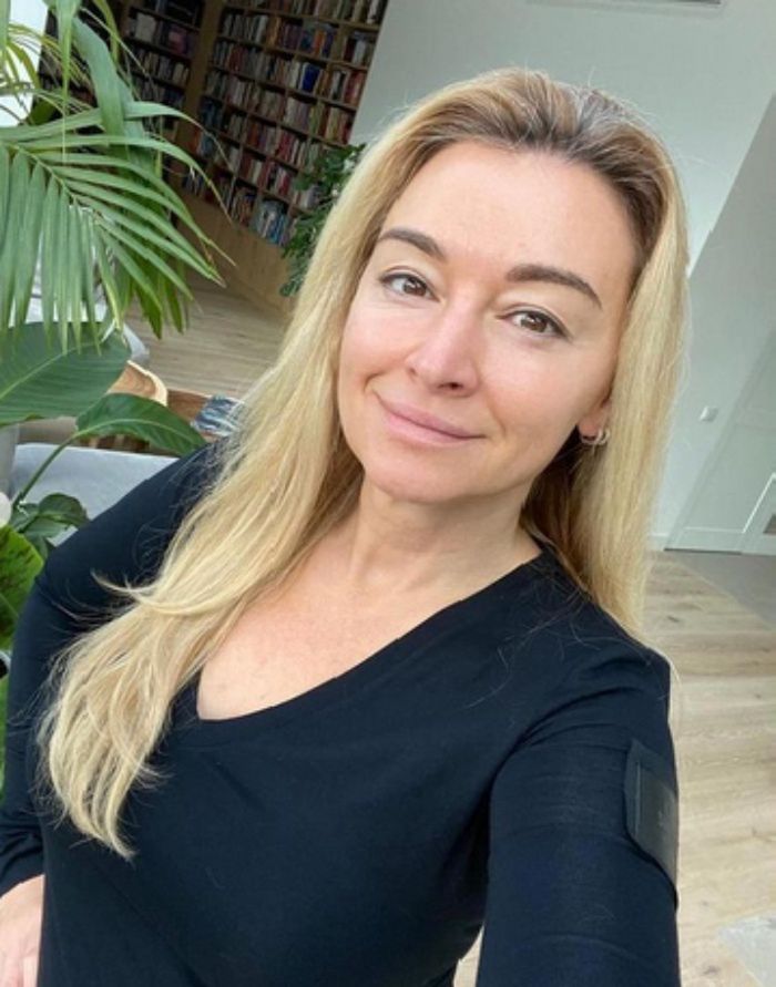 Martyna Wojciechowska pokazuje twarz poprawioną filtrami z instagrama