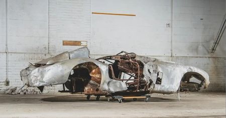 Wrak ferrari mondial sprzedany za oszałamiającą kwotę
