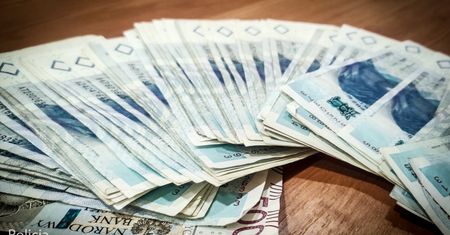 Znalazł na ulicy kopertę z 4 tys. złotych. Rozdzwoniły się telefony