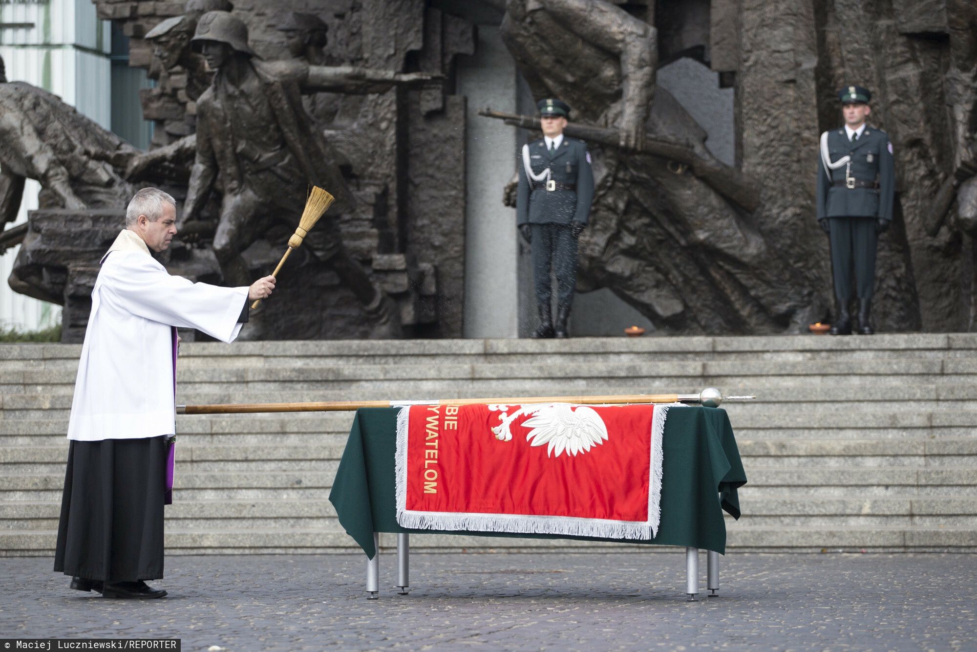 Nadanie sztandaru Krajowej Administracji Skarbowej
08.09.2017 Warszawa Nadanie sztandaru Krajowej Administracji Skarbowej N/z  fot. Maciej Luczniewski/REPORTER
Maciej Luczniewski/REPORTER