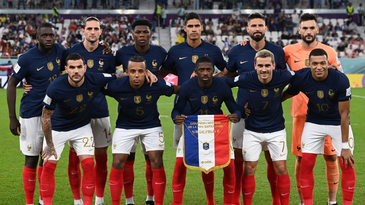 PAP/EPA / Georgi Licovski  / Na zdjęciu: piłkarze reprezentacji Francji