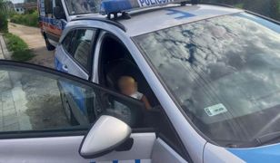 Bosy 2-latek z psem. Ważny apel policji