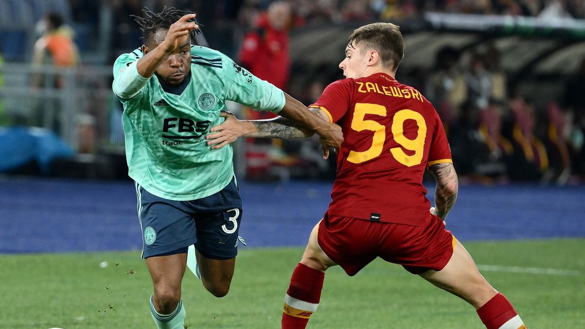 PAP/EPA / ETTORE FERRARI / Na zdjęciu: Ademola Lookman (z lewej) i Nicola Zalewski