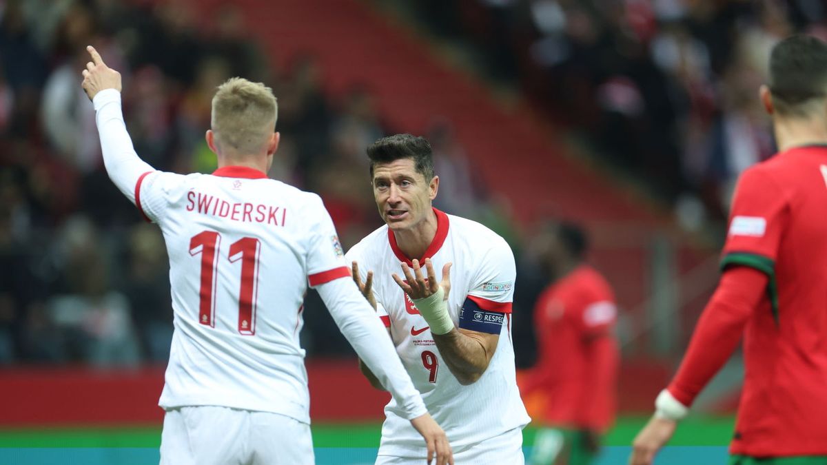 PAP / Leszek Szymański / Robert Lewandowski i Karol Świderski