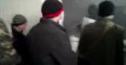 Prorosyjscy aktywiści zajmują posterunek w Gorłówce.