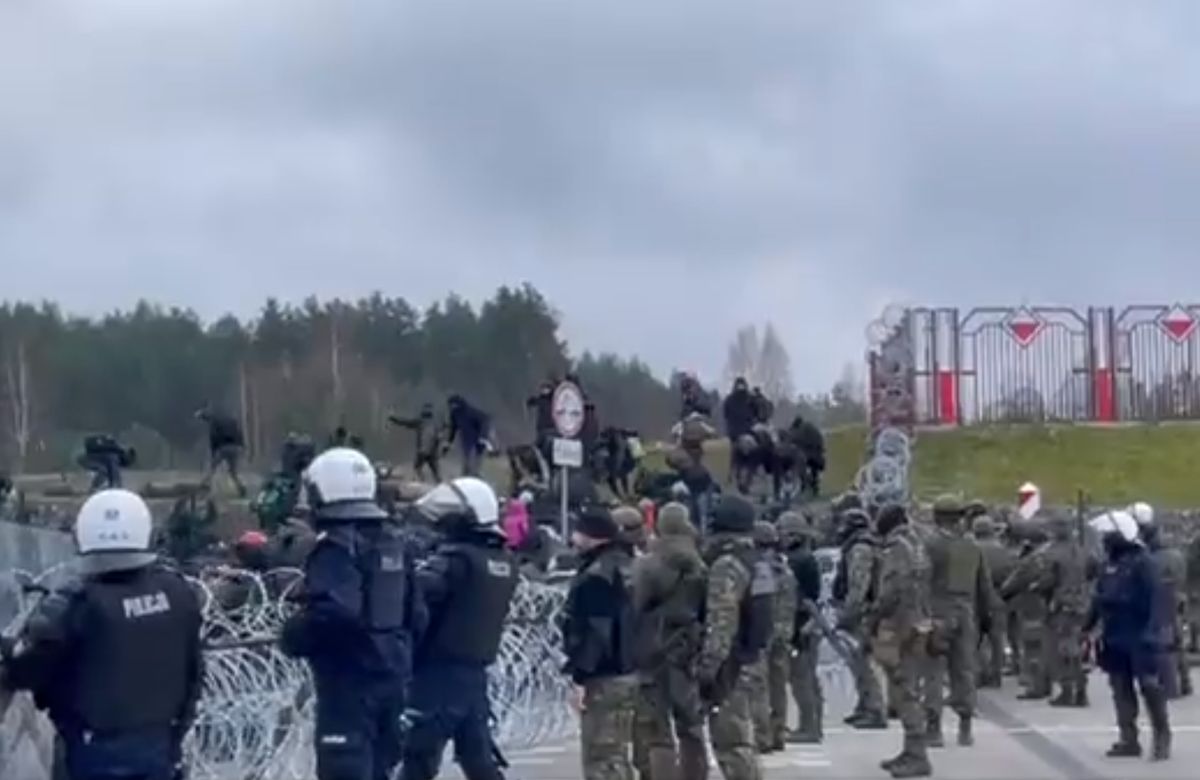 Kryzys na granicy. Kolejna grupa migrantów próbowała wedrzeć się do Polski 