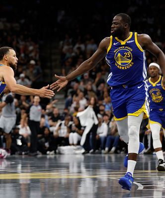 Curry znów zrobił to Spurs i Sochanowi!