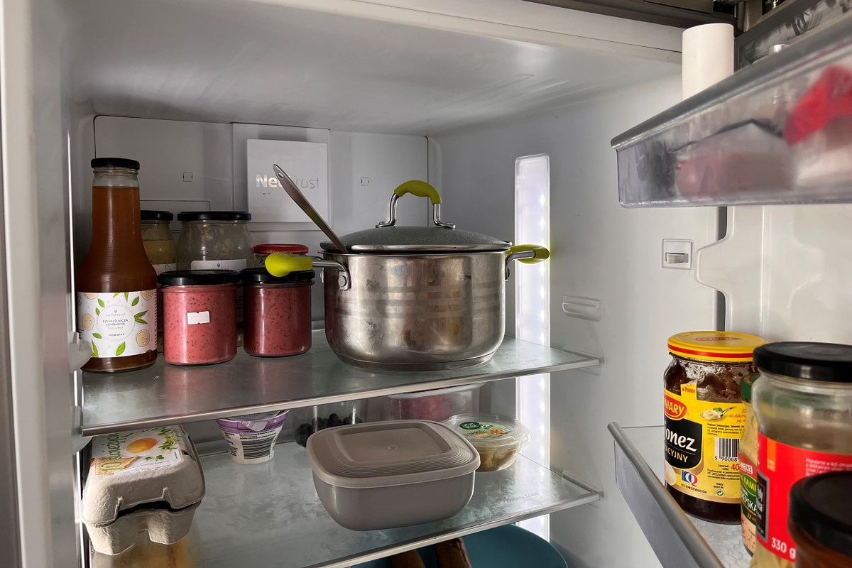 Ile wytrzyma jedzenie w lodówce bez prądu? Fot. Genialne.pl