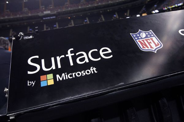 Słaby start sezonu NFL dla Microsoftu. Tablety Surface pomylone z iPadami