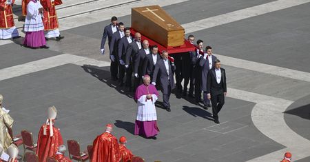 Incydent na pogrzebie papieża. Błyskawiczna reakcja służb