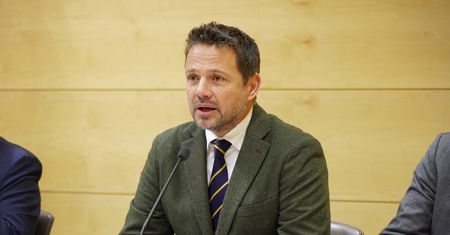 Kosmiczne zarobki w TVP. Trzaskowski: nie bronią żadnej wolności