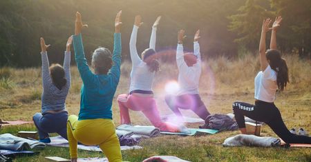 Ekologiczna Joga w Parku Wilsona – sport, zdrowie i natura na zakończenie lata