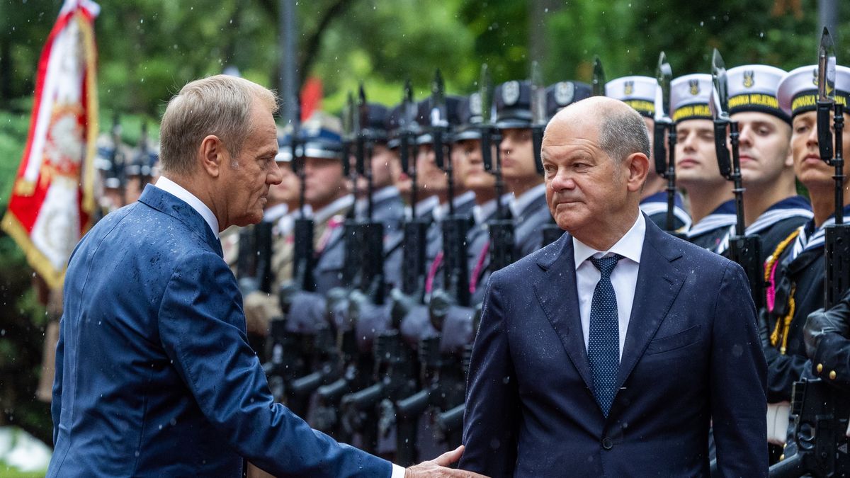 Polish Prime Minister Donald Tusk (L) is welcoming German Chancellor Olaf Scholz at the start of inter-governmental consultations . This is the first such meeting after several years, marking a new level of contact between the two countries, in Warsaw , Poland on July 02, 2024  (Photo by Andrzej Iwanczuk/NurPhoto via Getty Images)