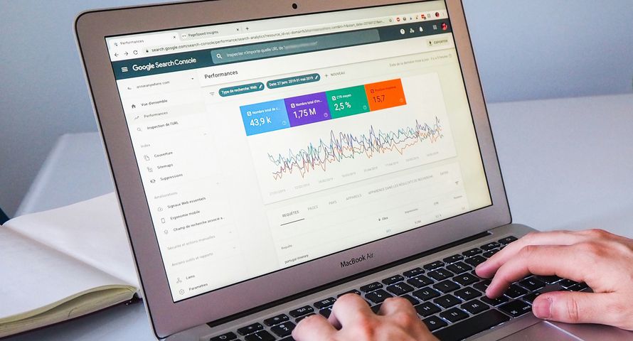 AI zmienia krajobraz internetu. Tak boty zastępują "ludzki" ruch na stronach