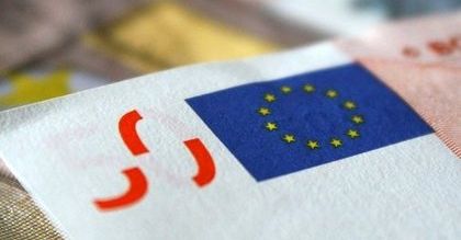 Emerytury europosłów właśnie poszły w górę o 1264 zł. Skorzysta 17 Polaków