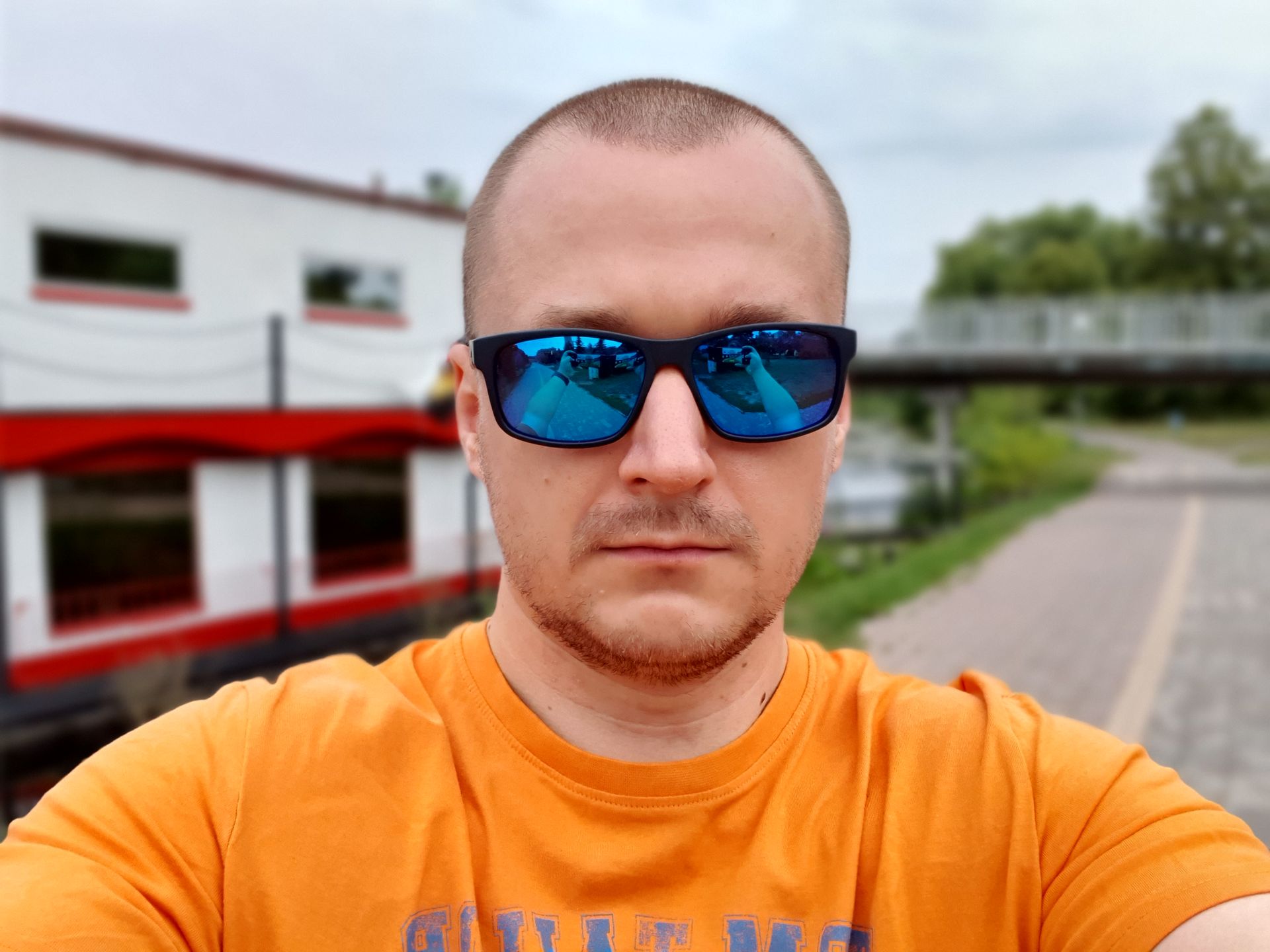 Samsung Galaxy A80 kontra przedni aparat Galaxy S10. Czy obracana kamera ma sens? 27