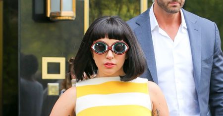 Gaga w czarnej peruce!